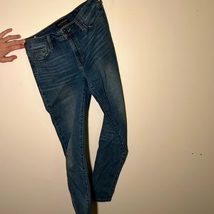 Lucky Brand light wash skinny jean. Worn but still great condition.